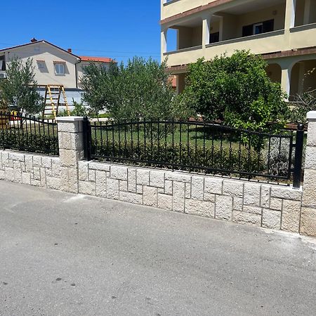 Apartments Piculjan Lopar Esterno foto