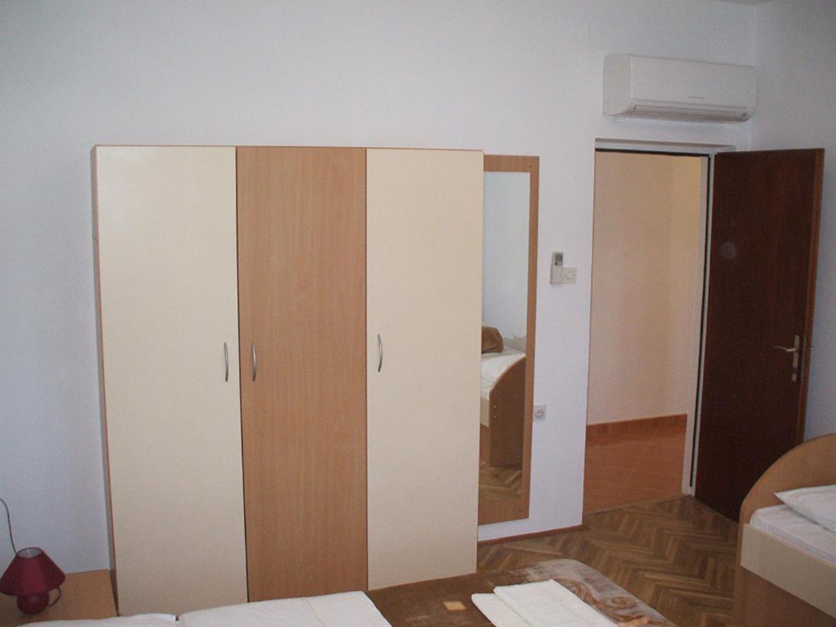 Apartments Piculjan Lopar Esterno foto
