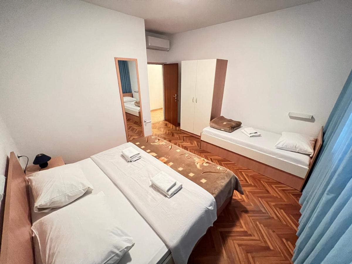 Apartments Piculjan Lopar Esterno foto
