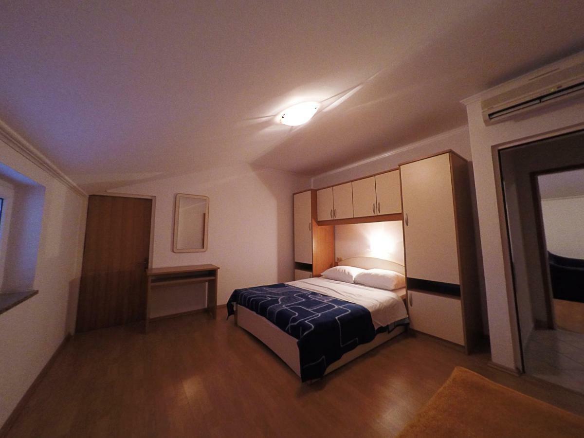 Apartments Piculjan Lopar Esterno foto