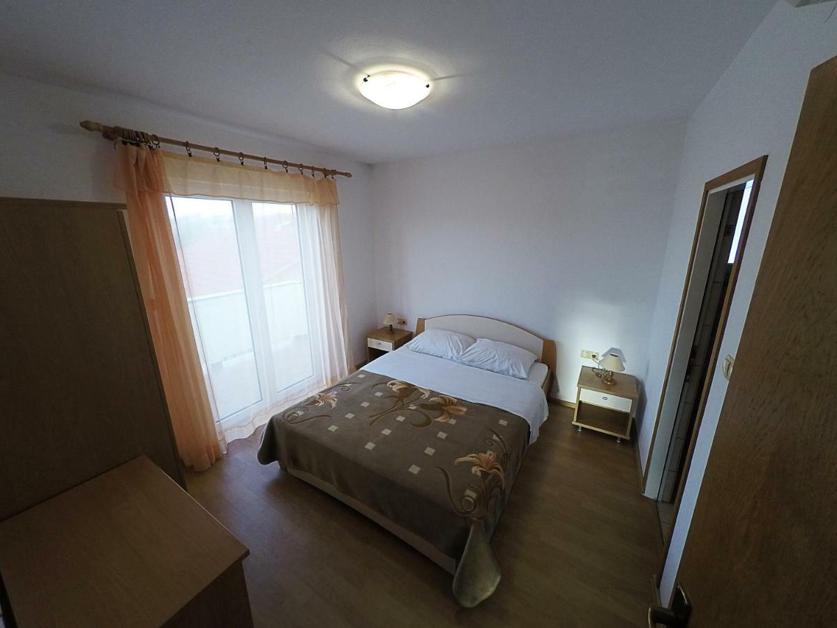 Apartments Piculjan Lopar Esterno foto
