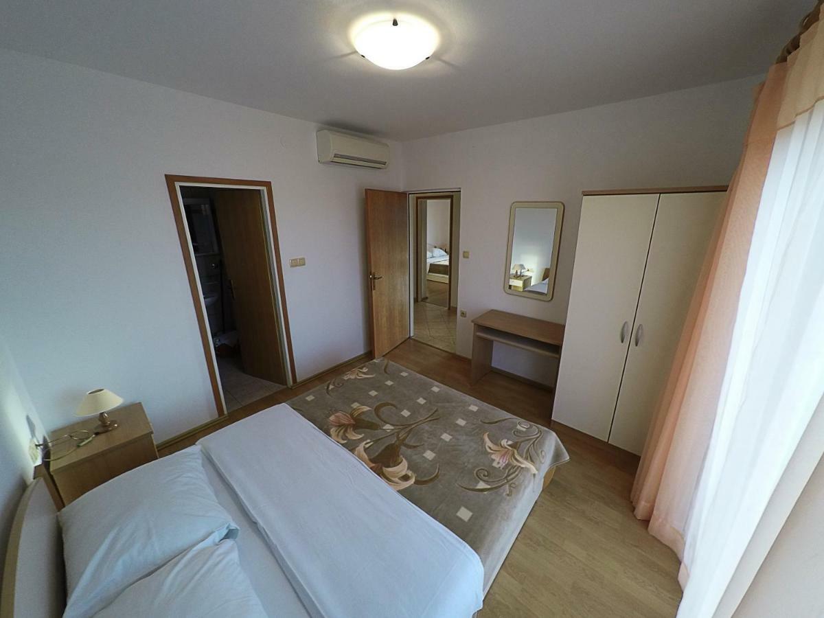 Apartments Piculjan Lopar Esterno foto