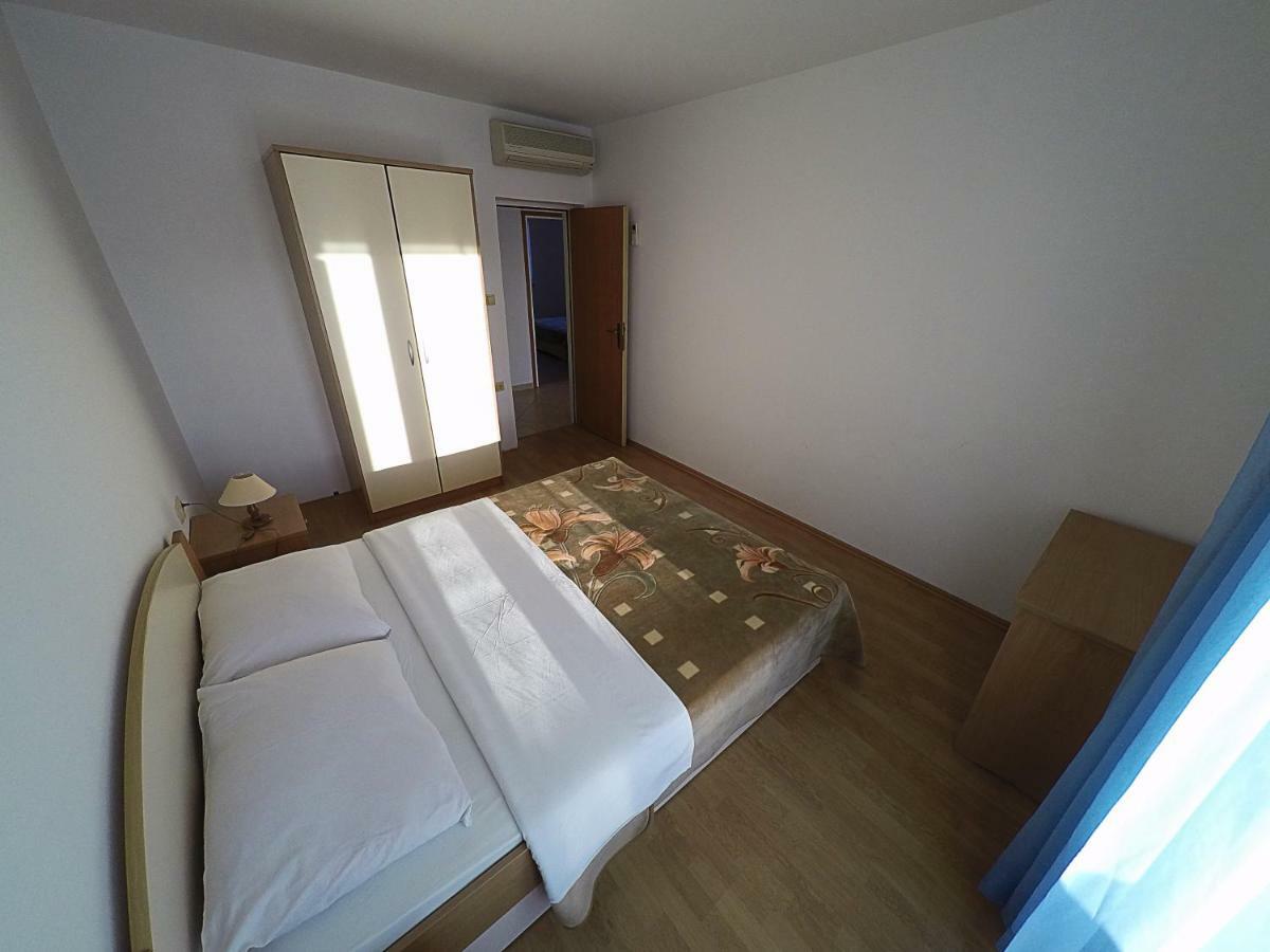 Apartments Piculjan Lopar Esterno foto